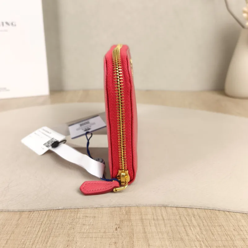 PRADA Wallet Wallet Red Calfskin Edition18.5 × 2 × 10.5 cm — detail view 11 of 11