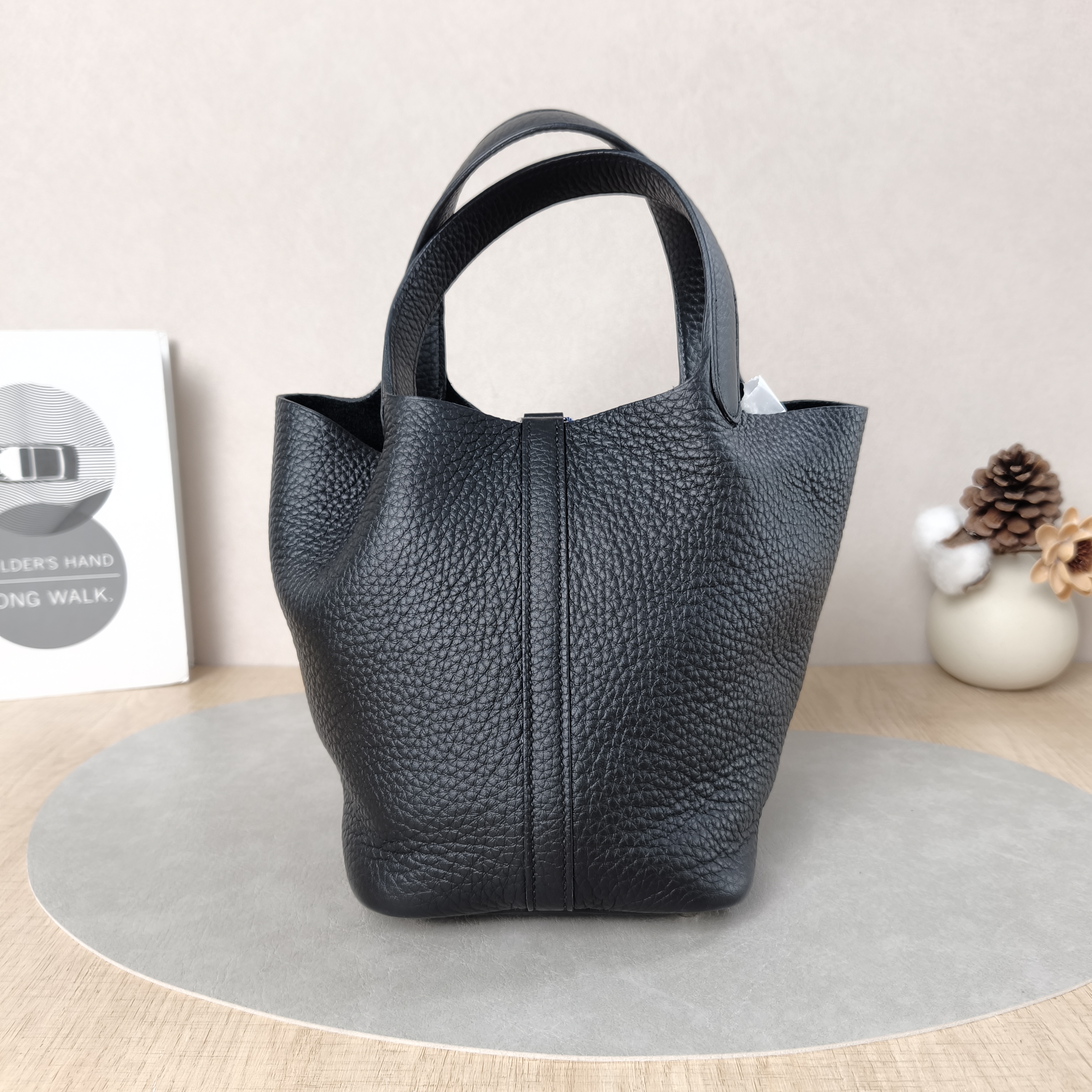 Hermès Top Handle Bag Picotin Lock 18 18Black Clemence Taurillon TC Calfskin Small18 × 13 × 19 cm — cover view 6 of 6