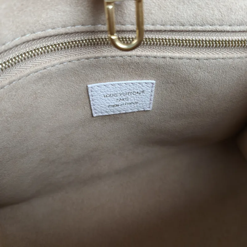 Louis Vuitton Shoulder Bag Onthego Pink Calfskin Small 25 × 11.5 × 19 cm — detail view 10 of 11