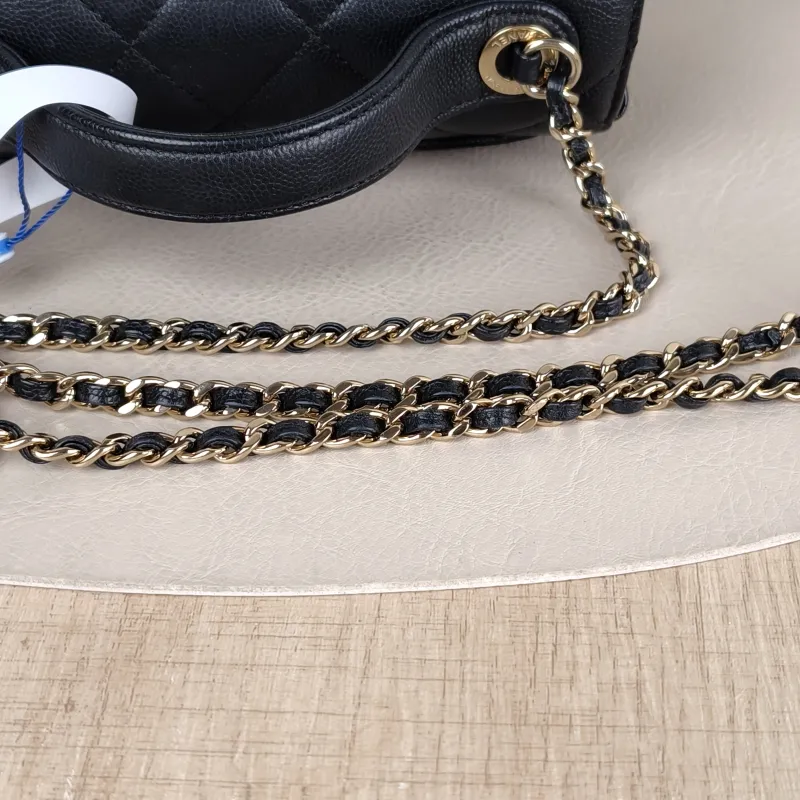 Chanel Crossbody Bag affinity Messenger Bag Black with Gold-Tone Hardware Grained Calfskin Small 19 × 7 × 14 cm 27 — detail view 2 of 16