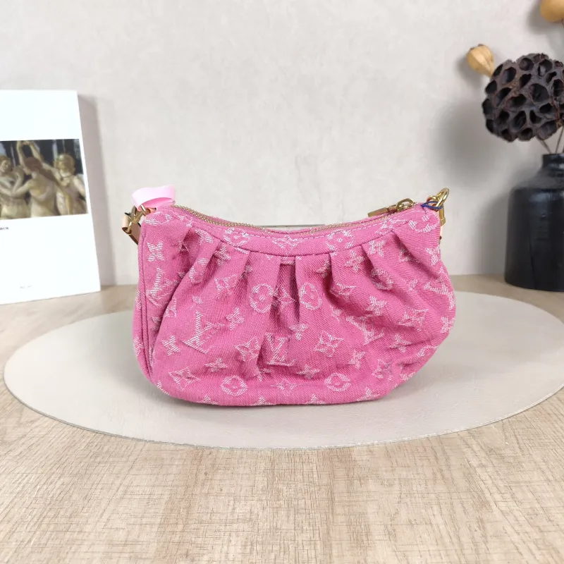 Louis Vuitton Shoulder Bag Pochette Valley Red One Size21 × 7 × 15 cm — cover view 5 of 5