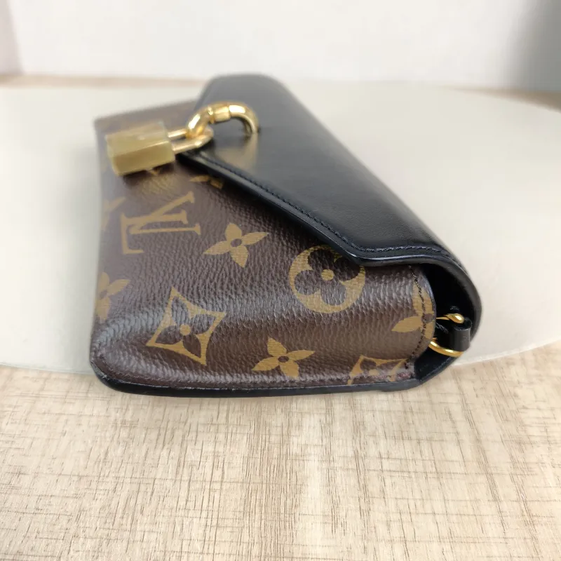Louis Vuitton Shoulder Bag PADLOCK ON STRAP Black PVC Mini 19 × 3 × 11 cm — detail view 6 of 11