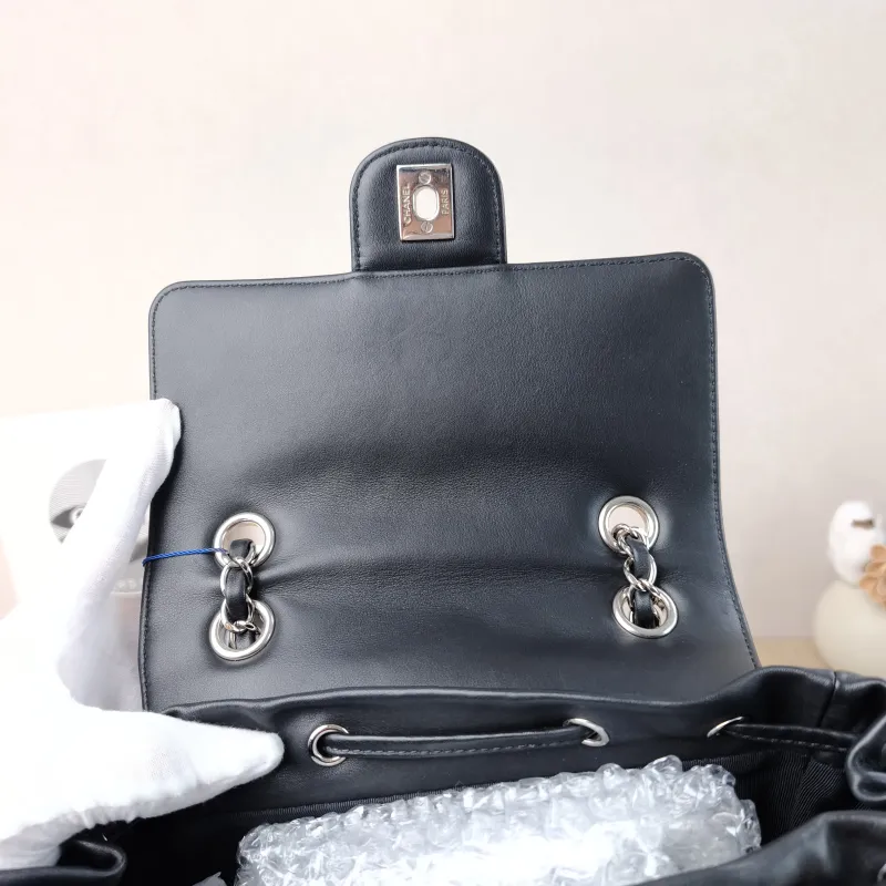 Chanel Backpack Backpack Black Calfskin One Size 21 × 11 × 25 cm 22 — detail view 2 of 11