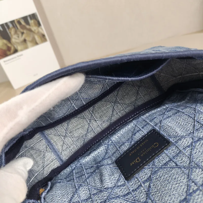 DIOR Crossbody Bag Caro Chain Bag Blue Small 20 × 7 × 13.5 cm — detail view 10 of 14