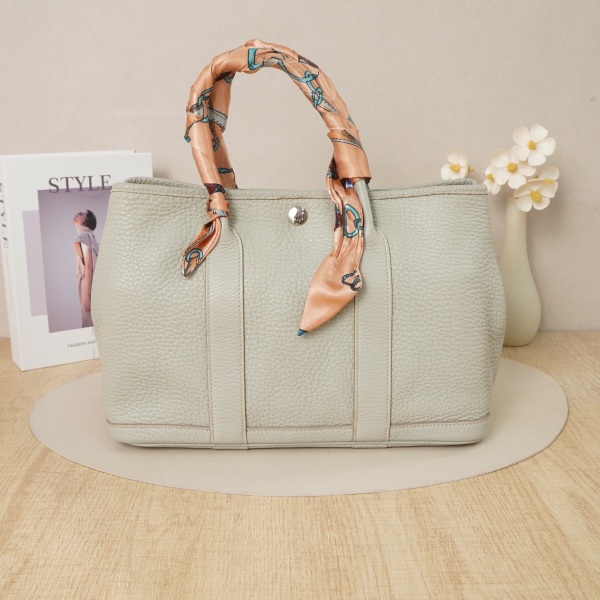 Hermès 30Pearl TC Calfskin Q · 30 × 13 × 21 cm
