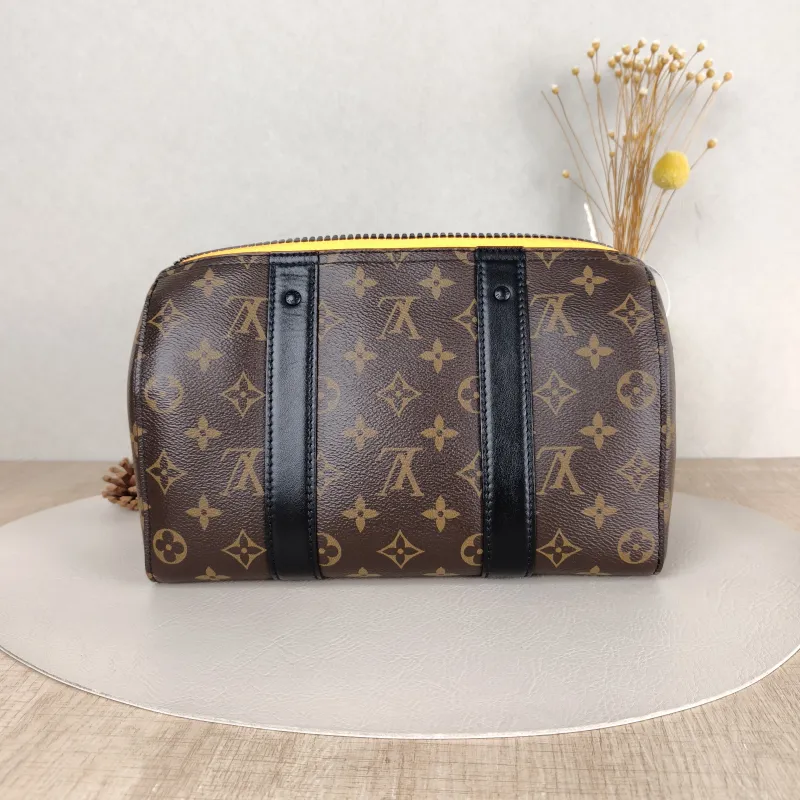 Louis Vuitton Crossbody Bag City Keepall Monogram PVC Medium27 × 13 × 17 cm — cover view 4 of 5