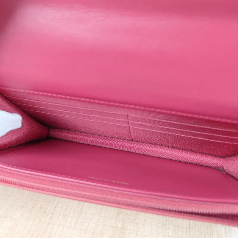 Chanel Crossbody Bag woc Red Calfskin One Size 19.2 × 3.5 × 12.3 cm — detail view 1 of 11