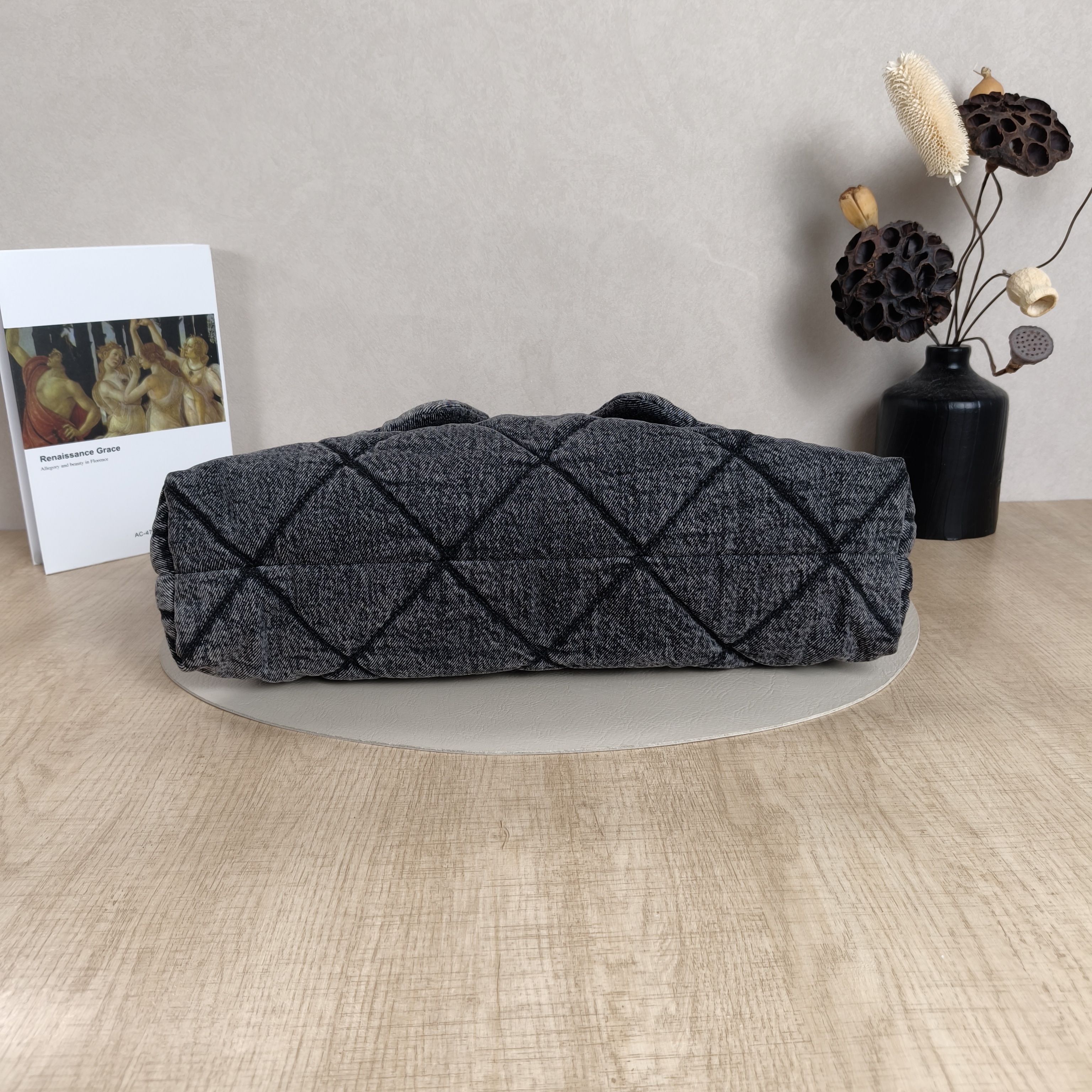 Chanel Shoulder Bag25k Shoulder Bag Black Medium38 × 11 × 26 cm — cover view 6 of 10