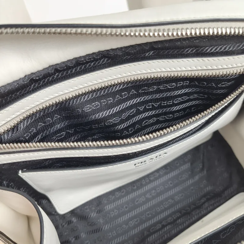 PRADA Top Handle Bag Tote Bag White Calfskin 26 × 18.5 × 16.5 cm — detail view 5 of 11