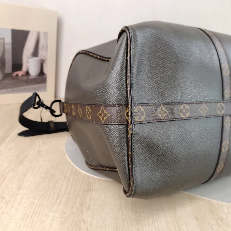 Louis Vuitton Top Handle Bag Keepall 50 Shoulder Strap Edition Green Calfskin One Size 50 × 23 × 29 cm — detail view 12 of 15