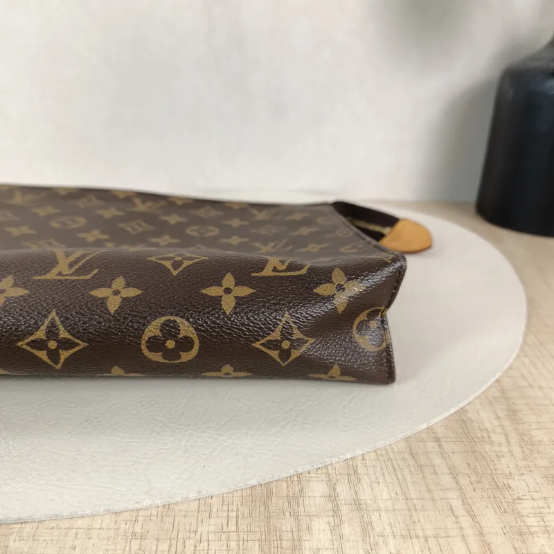 Louis Vuitton Clutch26 Monogram PVC Large25 × 5.5 × 20 cm — detail view 1 of 9