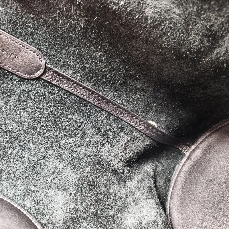 Hermès Top Handle Bag In-the-Loop 23 89Black Taurillon Clemence TC Calfskin Medium 23 × 15 × 25 cm B — detail view 2 of 12
