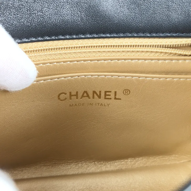 Chanel Crossbody Bag Black Lambskinmini17 × 8 × 13.5 cm — detail view 10 of 16