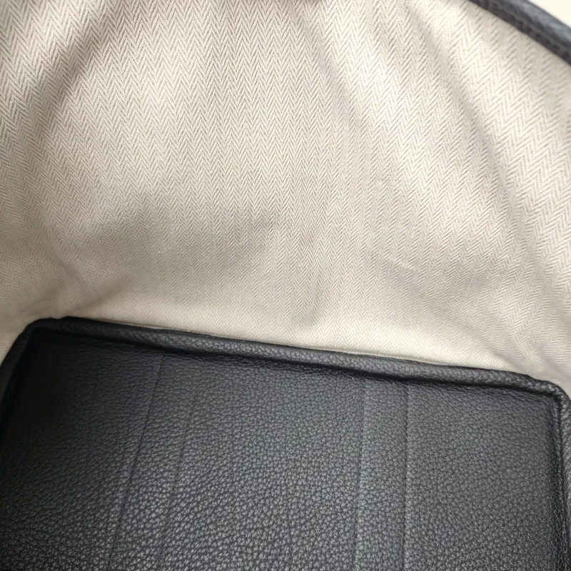 Hermès Top Handle Bag Garden Party 30 30Black Negonda Calfskin Medium30 × 13 × 21 cm — detail view 8 of 11