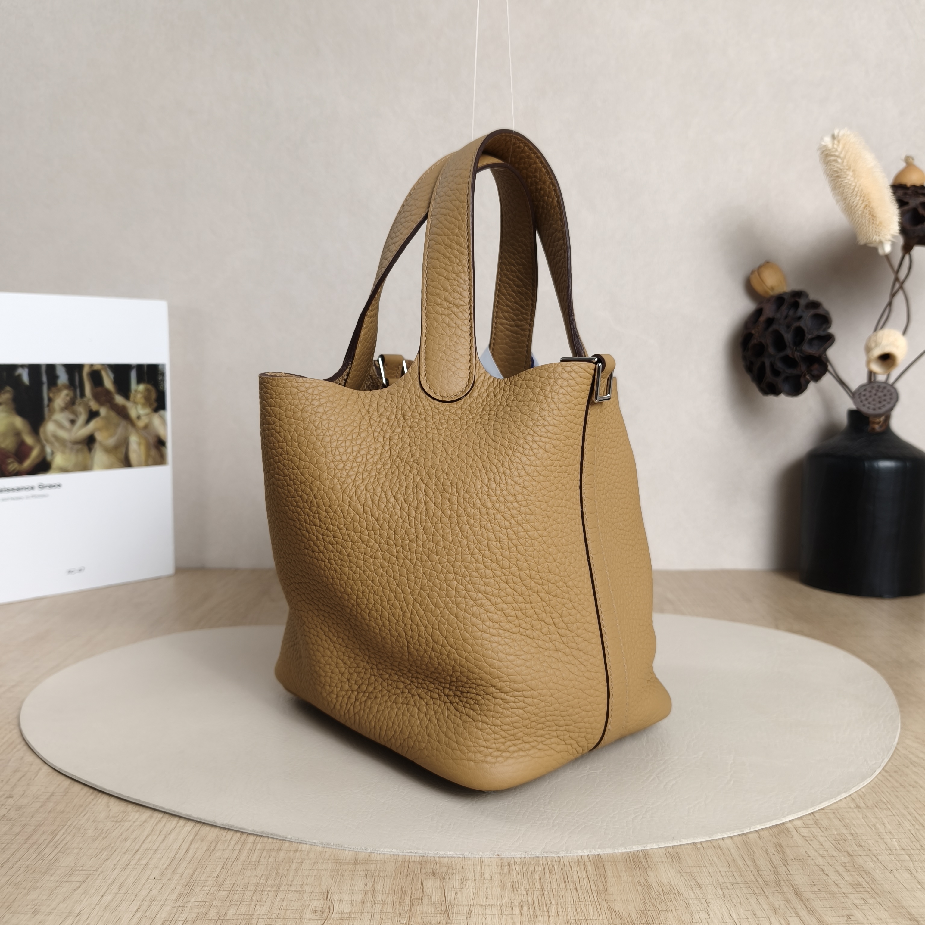 Hermès Top Handle Bag Picotin Lock 18 184B Taurillon Clemence TC Calfskin Small18 × 13 × 18 cm — cover view 8 of 11