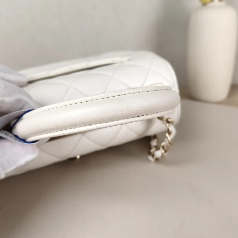 Chanel Crossbody Bag Trendy CC White Lambskinmini19.5 × 8 × 14.5 cm — detail view 11 of 17