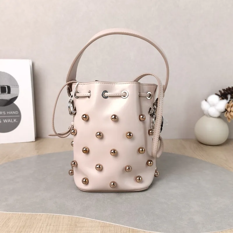 FENDI Crossbody Bag Mon Tresor Bucket Bag Pink Calfskin Mini 12 × 10 × 18 cm — cover view 2 of 5