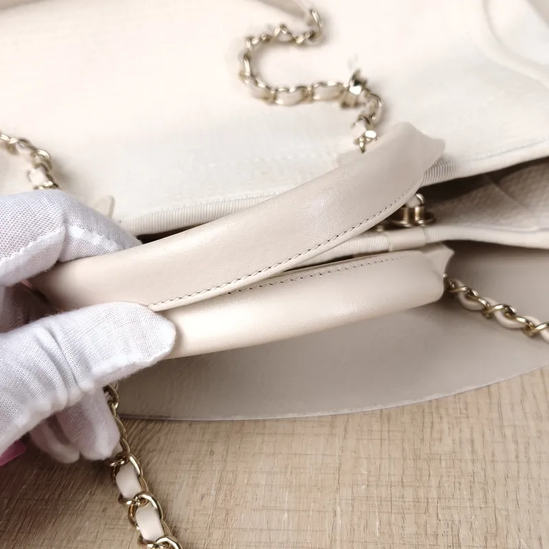 Chanel Shoulder Bag White Canvas One Size 32 × 16 × 23 cm — detail view 13 of 17