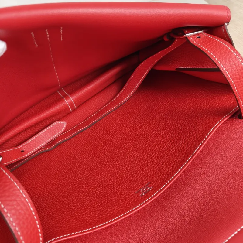 Hermès Shoulder Bag Halzan 31 Q5 Taurillon Clemence TC Calfskin Medium 31 × 9 × 28.5 cm A — detail view 6 of 12