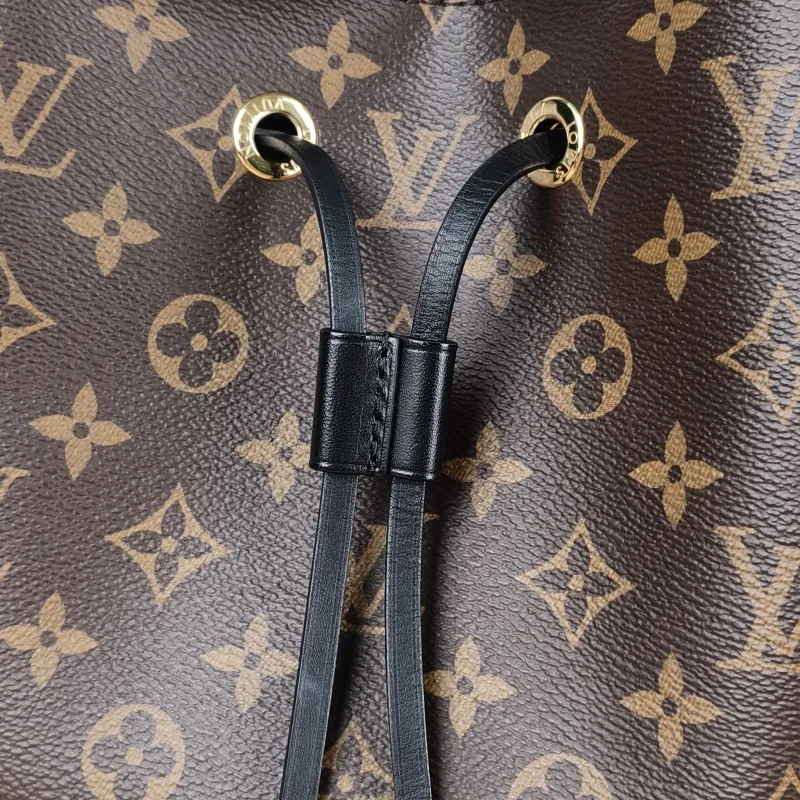Louis Vuitton Shoulder Bag NÉONOÉ Bucket Bag Black PVC Medium26 × 17.5 × 26 cm — detail view 1 of 10