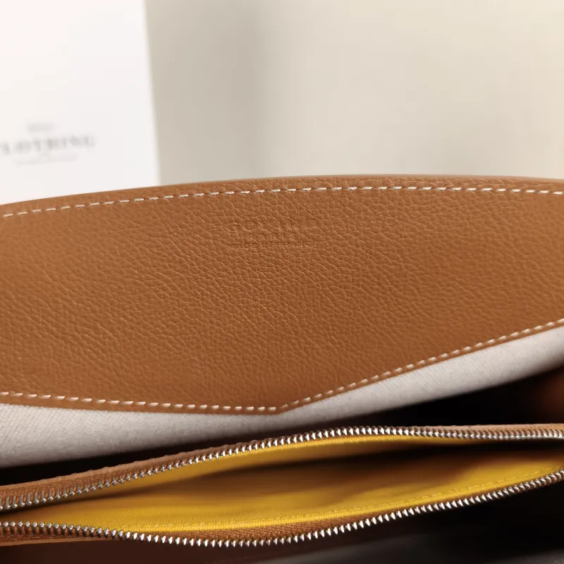 GOYARD Shoulder Bag Rouette Shoulder Bag Brown ine Canvas Small25.5 × 9 × 18 cm — detail view 7 of 10