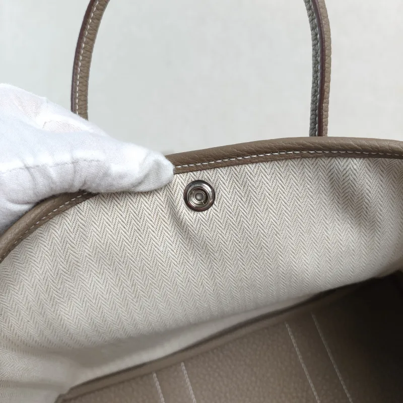 Hermès Top Handle Bag Garden Party 30 30 Negonda Calfskin Medium 30 × 13 × 21 cm G — detail view 2 of 9