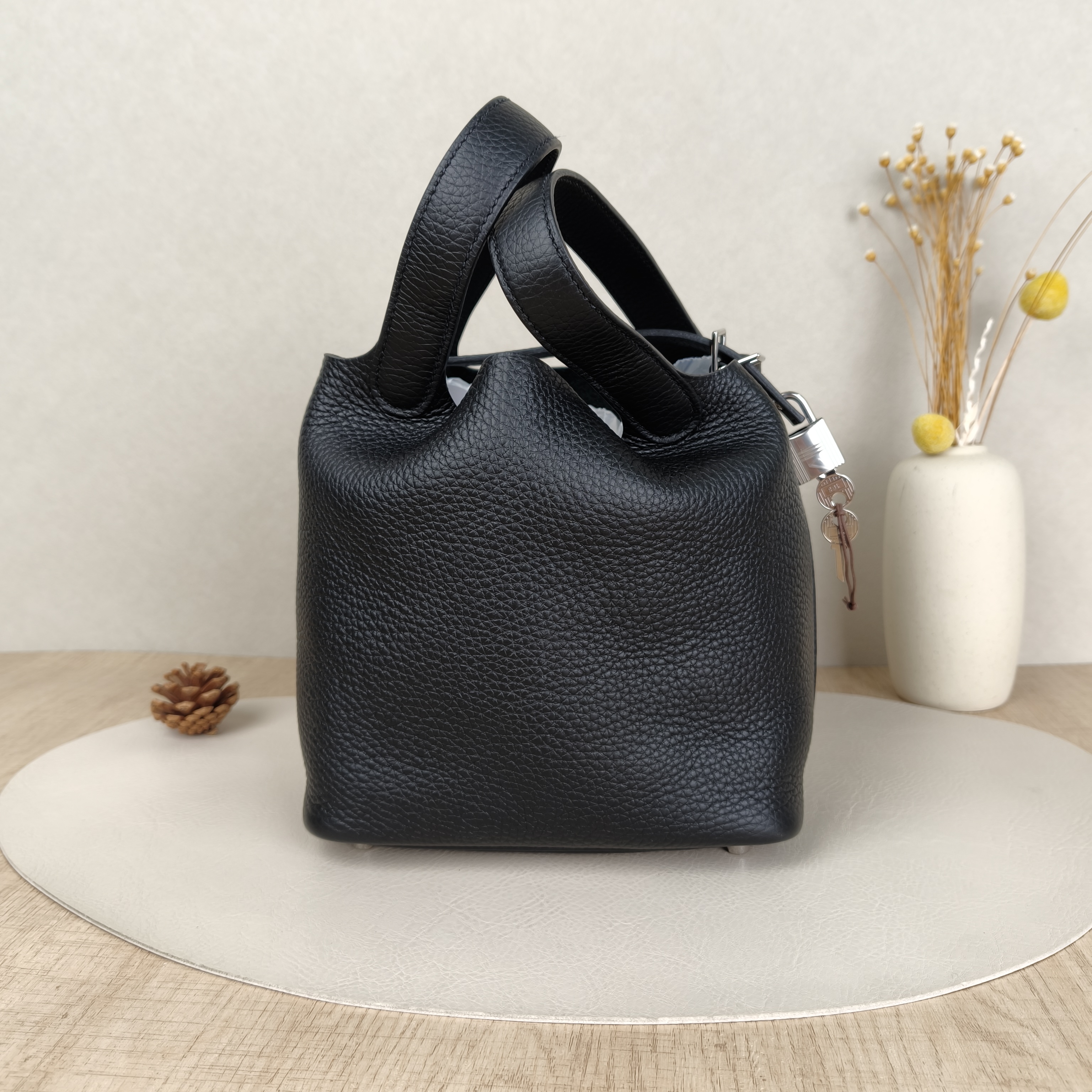 Hermès Top Handle Bag Picotin Lock 18 18Black Clemence Taurillon TC Calfskin Small18 × 13 × 19 cm — cover view 4 of 10