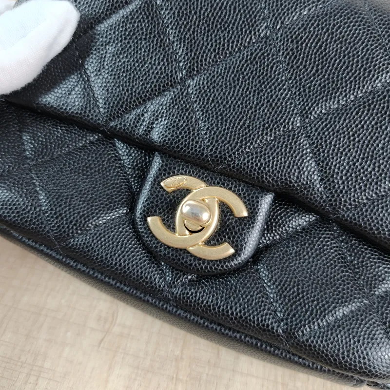 Chanel Crossbody Bag Black Calfskinmini17 × 4 × 12 cm — detail view 5 of 12