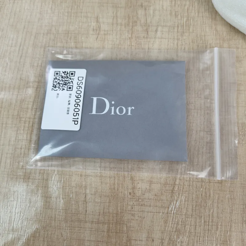 DIOR Crossbody Bag camp Messenger Bag White Calfskin Small 23 × 8 × 15 cm — detail view 12 of 14