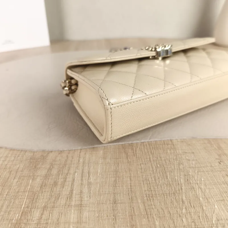 Chanel Crossbody Bag kelly Beige Grained Calfskin One Size 18 × 4.5 × 10 cm — detail view 10 of 12