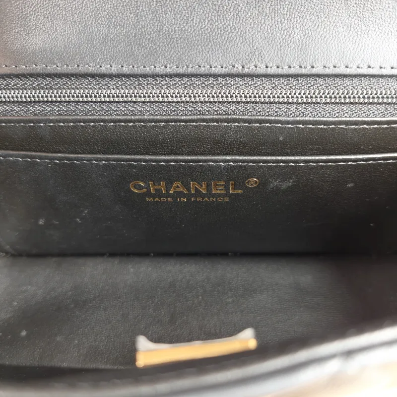 Chanel Crossbody Bag mini Black Lambskin mini 20 × 6 × 12 cm — detail view 10 of 12
