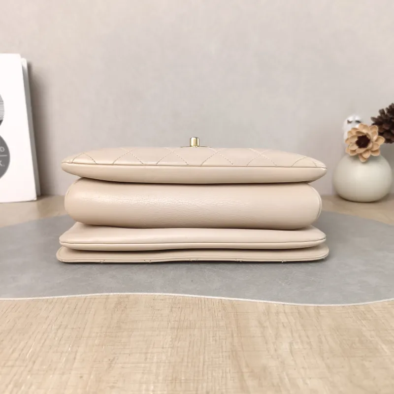 Chanel Crossbody Bag Crossbody Bag Beige Calfskin One Size24 × 10 × 16 cm — cover view 4 of 5