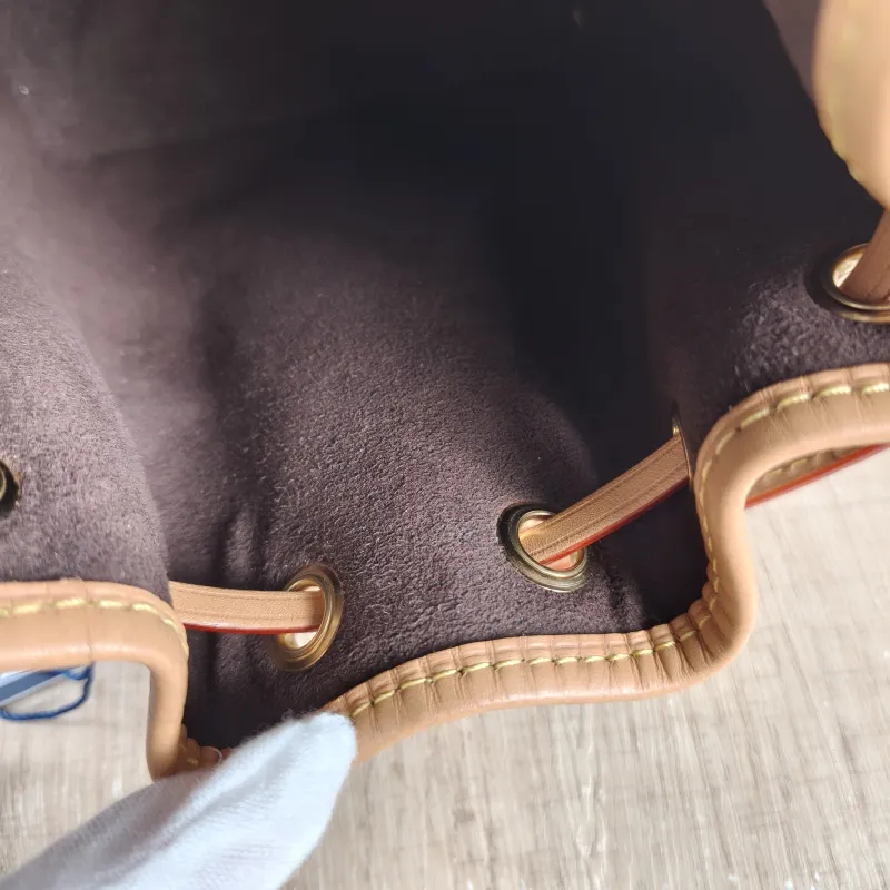 Louis Vuitton Crossbody Bag NANO NÉONOÉ Bucket Bag Nano Monogram PVC nano 13 × 10 × 16 cm — detail view 11 of 11