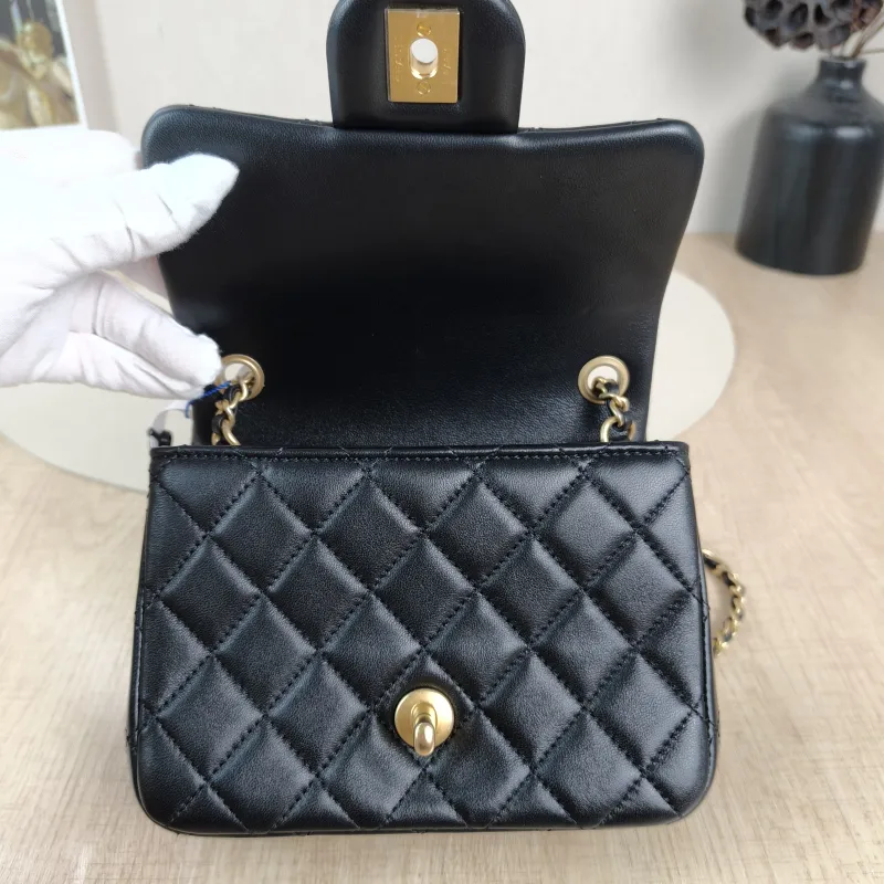 Chanel Crossbody Bag Black Lambskin One Size17 × 8 × 13.5 cm — detail view 3 of 12