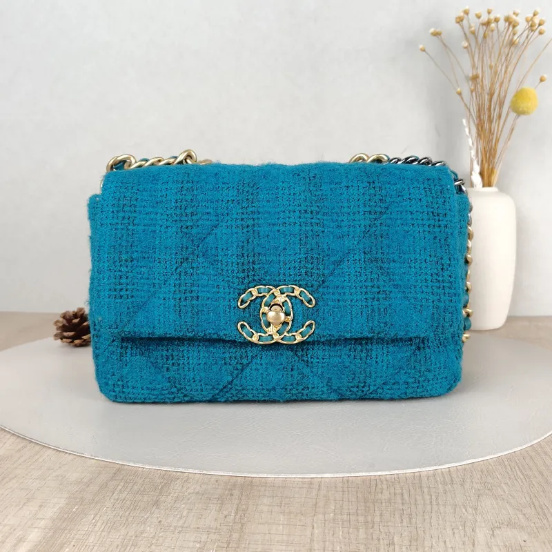 Chanel Crossbody Bag 19Bag Green Small 26 × 9 × 16 cm 29