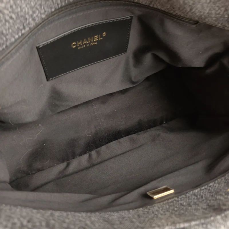 Chanel Shoulder Bag Grey One Size 33 × 12 × 22 cm — detail view 11 of 15