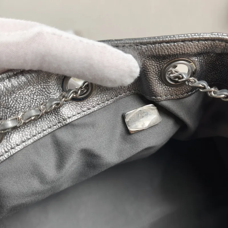 Chanel Shoulder Bag25Bag Silver Calfskin Small26 × 14 × 30 cm — detail view 6 of 12