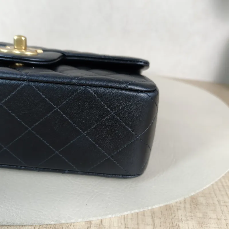 Chanel Crossbody Bag mini Black Lambskin mini20 × 6 × 12 cm — detail view 1 of 15