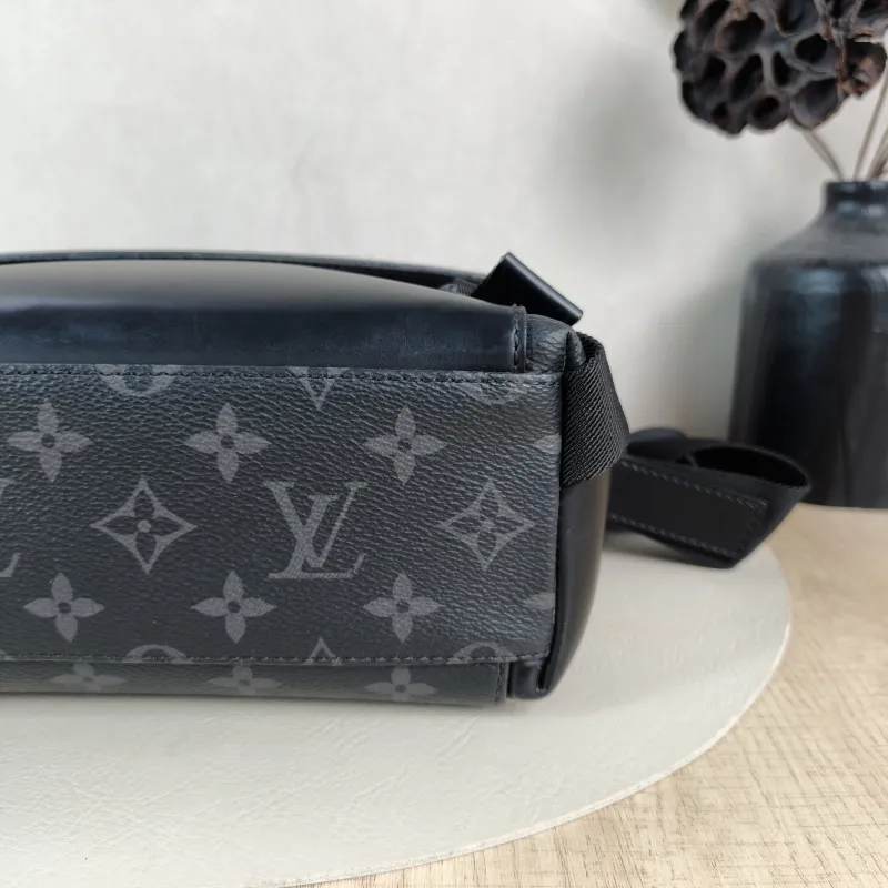 Louis Vuitton Crossbody Bag Voyager Messenger Bag Monogram PVC Small33 × 11 × 22.5 cm — detail view 5 of 13