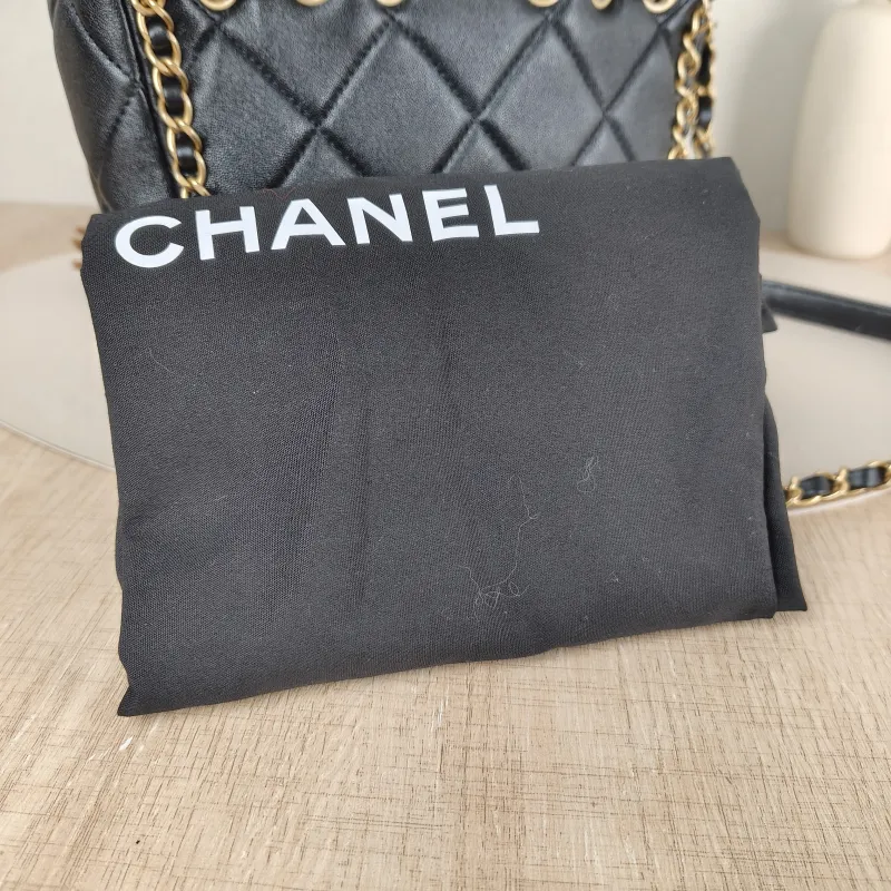 Chanel Shoulder Bag Bucket Bag Black Lambskin One Size 22 × 8 × 17 cm — detail view 11 of 12
