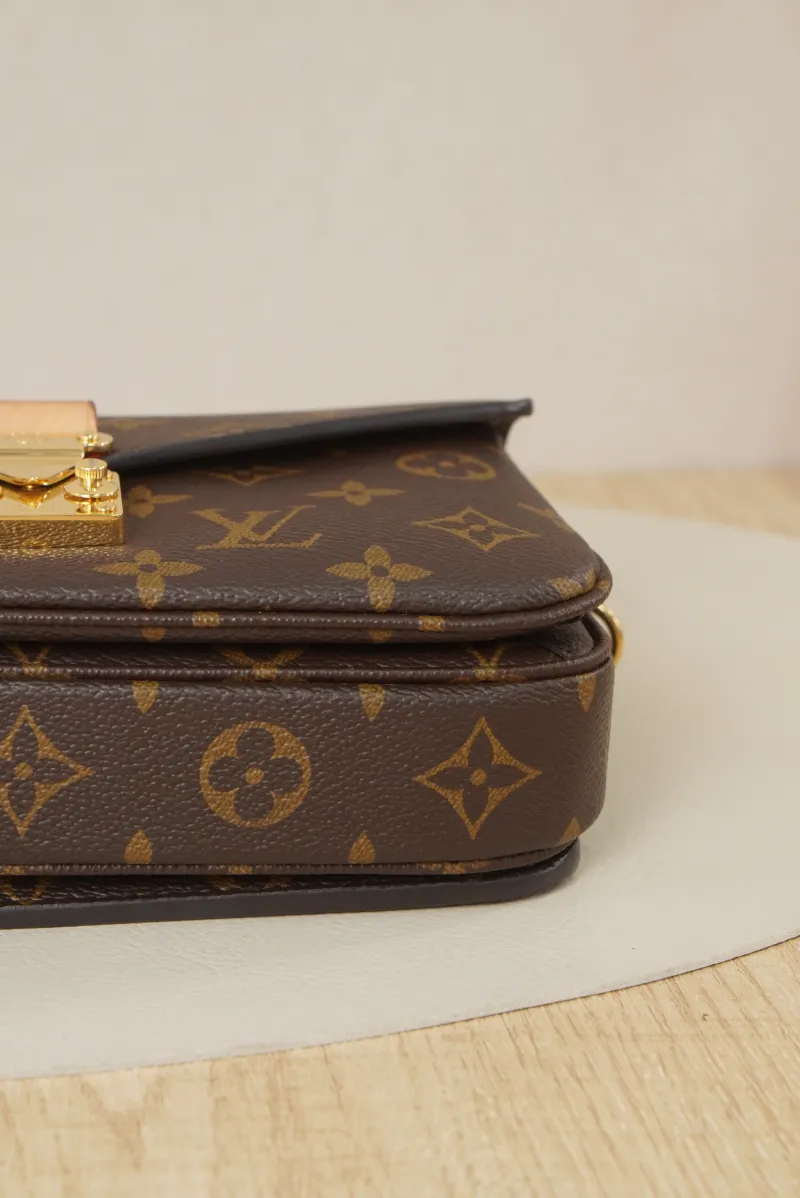 Louis Vuitton Monogrampvc Microchip Edition · Box Two Straps · 21.5 × 6 × 13.5 cm — detail view 18 of 20