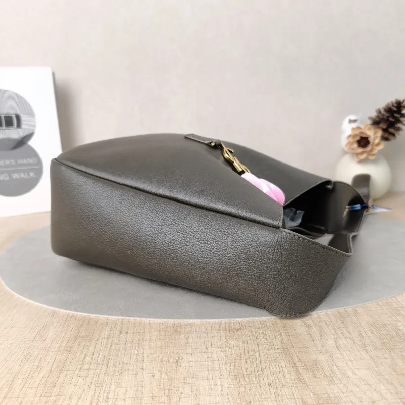SAINT LAURENT Shoulder Bag LE 5 À 7 Hobo Dark Grey Calfskin Small22 × 8.5 × 23 cm — detail view 4 of 10