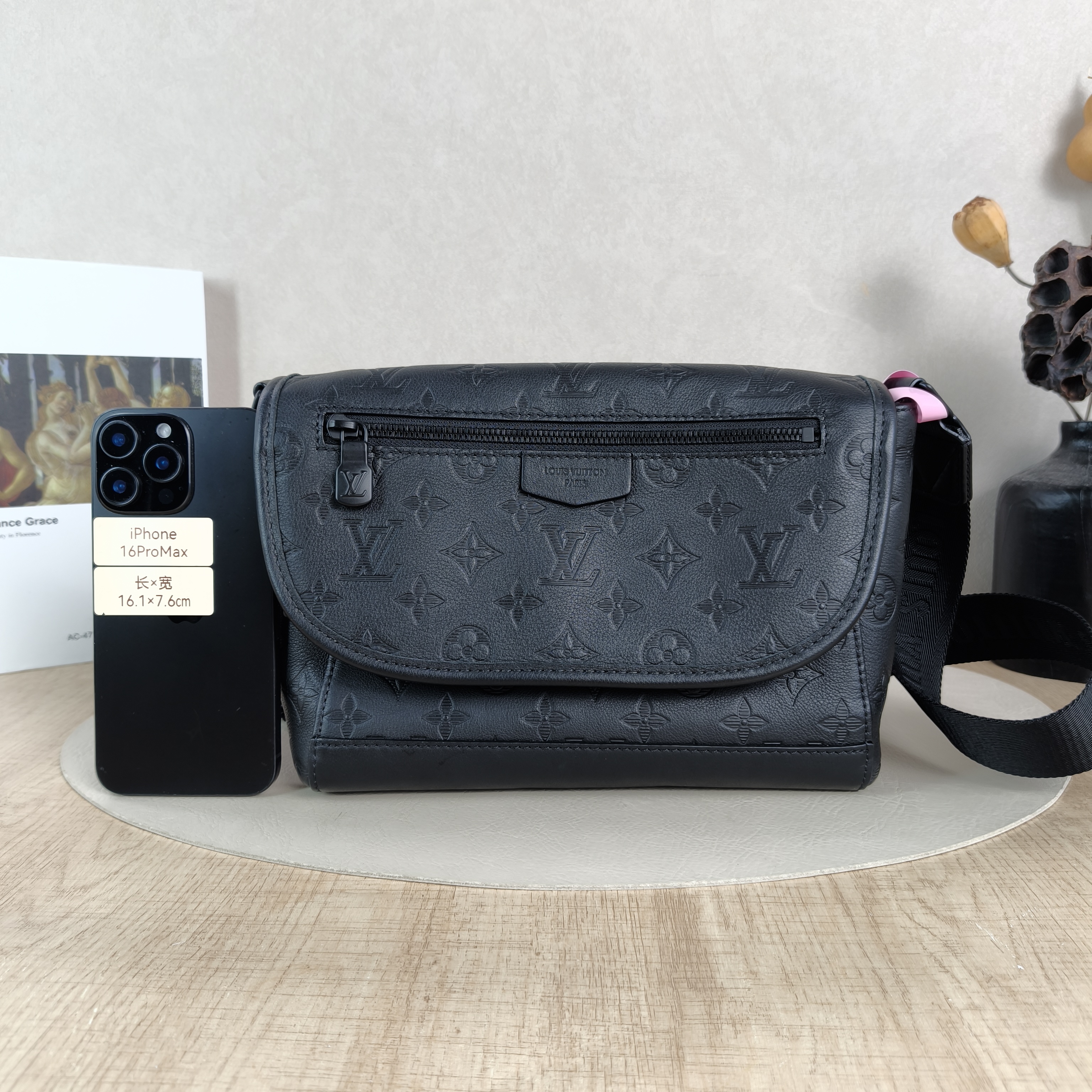 Louis Vuitton Crossbody Bag Pulse Messenger Bag Black Calfskin Medium26.6 × 11 × 17 cm — cover view 2 of 5