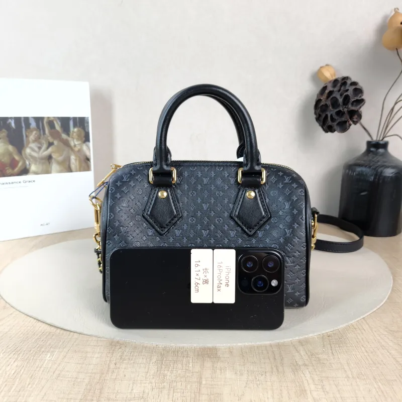 Louis Vuitton Crossbody Bag Speedy20 Black Calfskin Small 20.5 × 12 × 13.5 cm — cover view 5 of 5