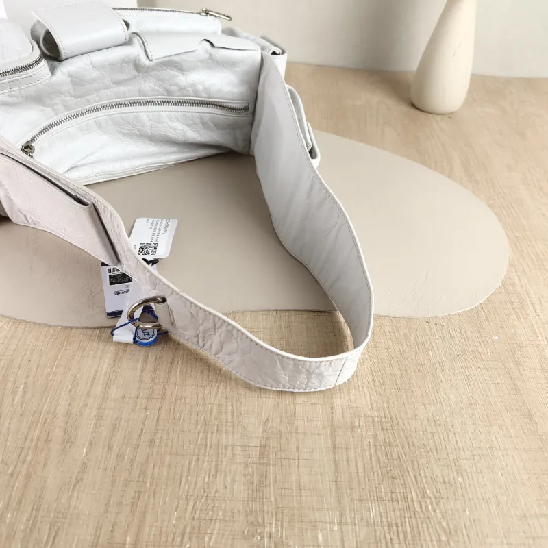 BALENCIAGA Shoulder Bag Superbusy Shoulder Bag White Waxed Leather Mini 33 × 11 × 12 cm — detail view 5 of 10
