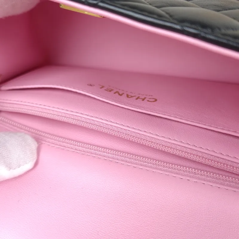 Chanel Crossbody Bag mini Black · Pink Lambskin mini 20 × 6 × 12 cm — detail view 13 of 14