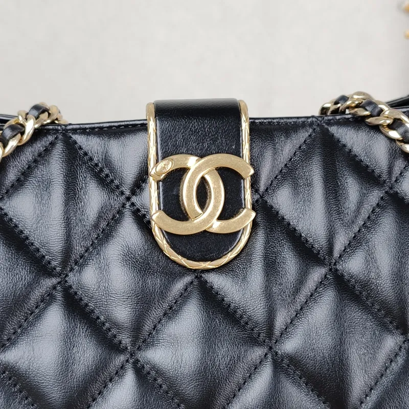 Chanel Shoulder Bag tote Black Lambskin One Size 23 × 8 × 23 cm — detail view 4 of 13