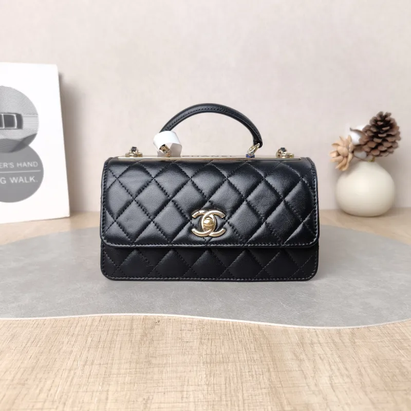 Chanel Crossbody Bag trendy cc woc Black Lambskin Mini 19.2 × 3.5 × 12.3 cm