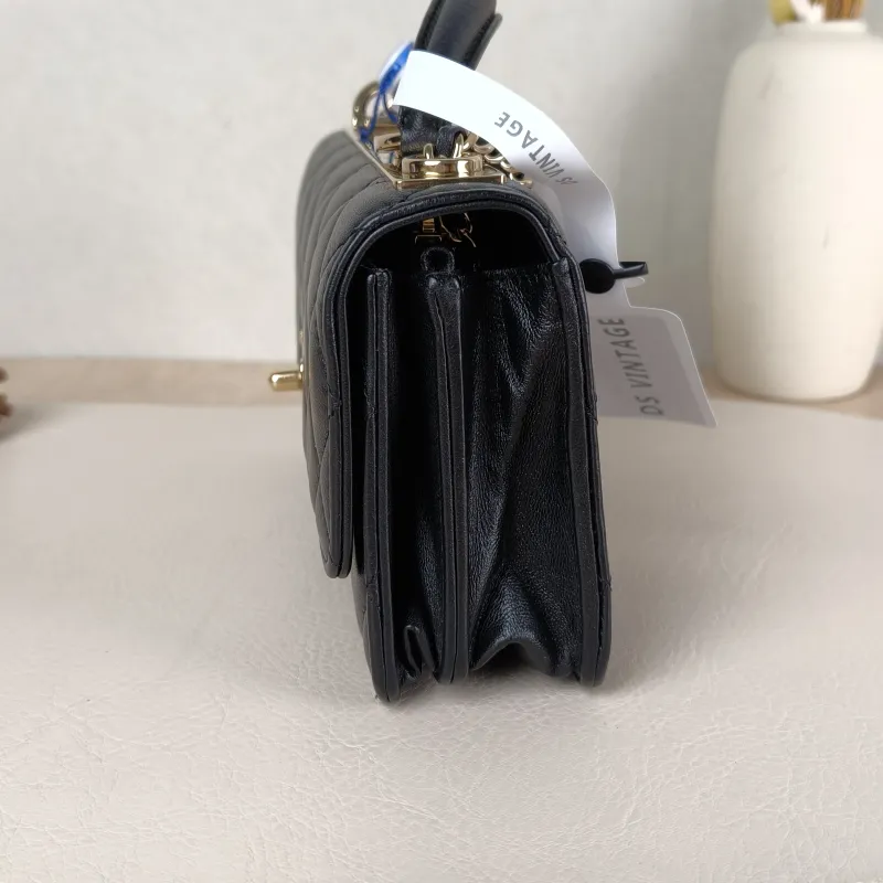 Chanel Crossbody Bag trendy cc woc Black Lambskinmini19.2 × 3.5 × 12.3 cm — detail view 9 of 14