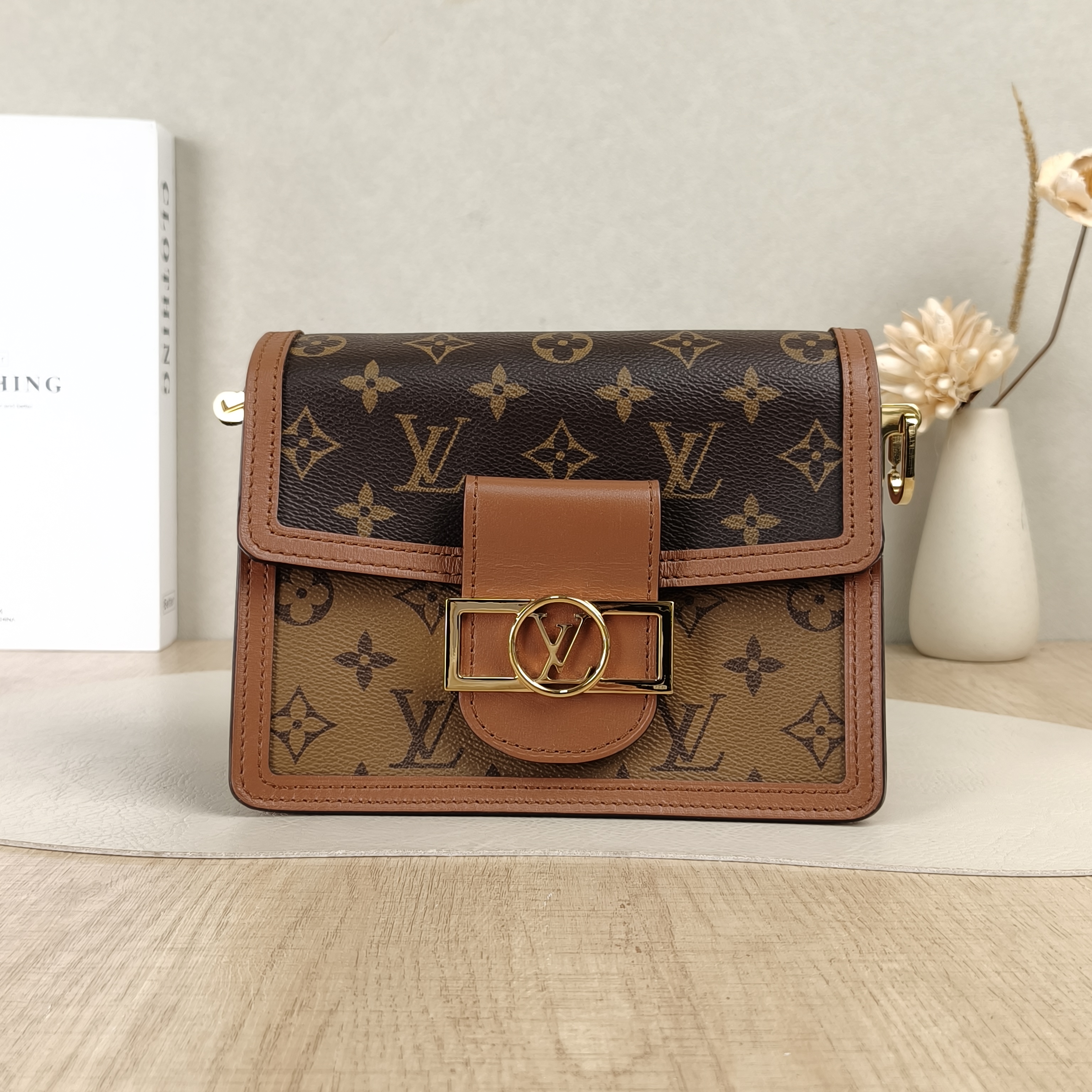 Louis Vuitton Crossbody Bag Dauphine Monogram PV Cmini20 × 9 × 15 cm